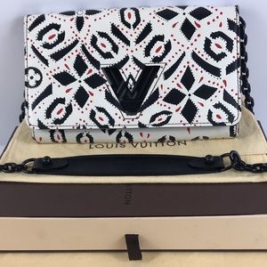 ❤️RARE❤️ TWIST WOC LOUIS VUITTON CROSSBODY